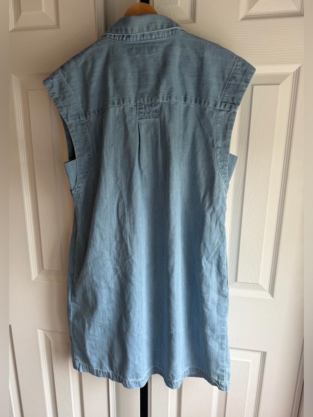 NWT Banana Republic Utility Mini Shirtdress
Light Wash Sleeves Size: M - Picture 5 of 11